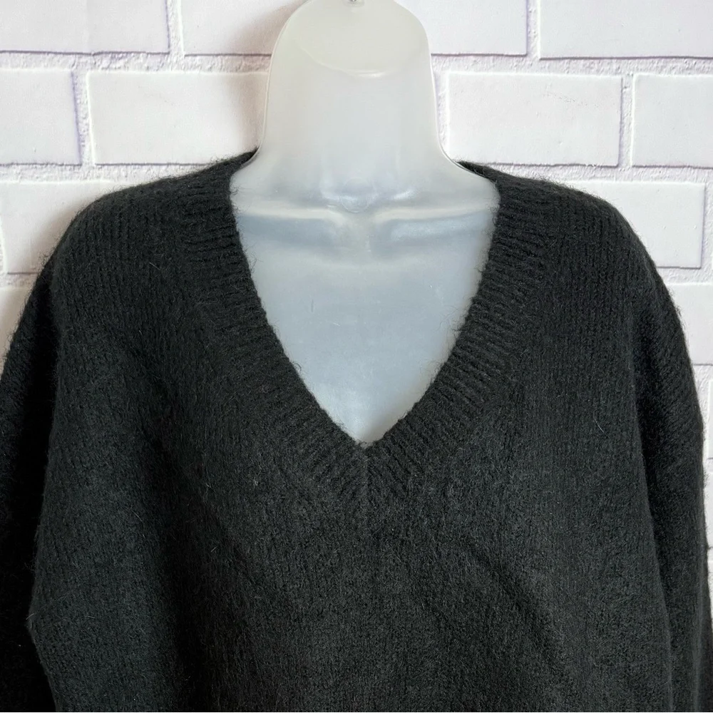 French Connection Black Fluffy Knit V-Neck Jumper sweater 100% Wool Size M